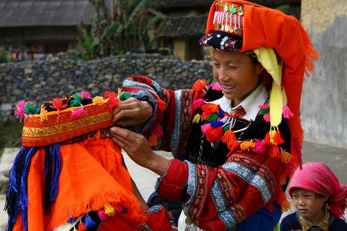 Trang phục cưới hỏi của người dân tộc Hà Nhì