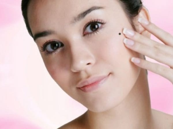 Những nốt ruồi không thuận lợi cho tình duyên phụ nữ