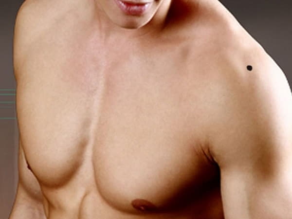 Xem bói nốt ruồi trên vai đàn ông