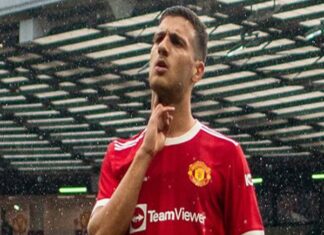 bong-da-anh-28-4-man-united-va-noi-dau-rac-thai-ben-canh-phai