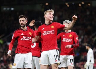 Tin NHA 25/04: MU ngược dòng đua top 4 Tin NHA 25/04: MU ngược dòng đua top 4