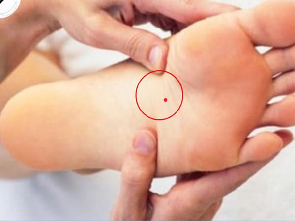 Xem nốt ruồi son ở lòng bàn chân