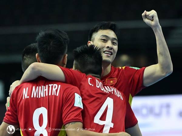 Bóng đá VN 28/10: ĐT futsal Việt Nam thắng đậm CLB Thái Lan