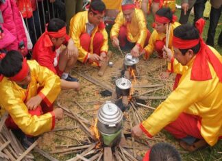 Khám phá lễ hội làng với các sắc màu văn hóa dân gian Khám phá lễ hội làng với các sắc màu văn hóa dân gian