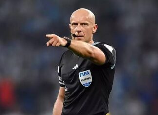 Giải mã các ký hiệu tay của trọng tài bóng đá trên sân Giải mã các ký hiệu tay của trọng tài bóng đá trên sân cỏ