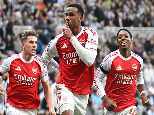 Những án phạt nặng CLB Arsenal từng phải nhận