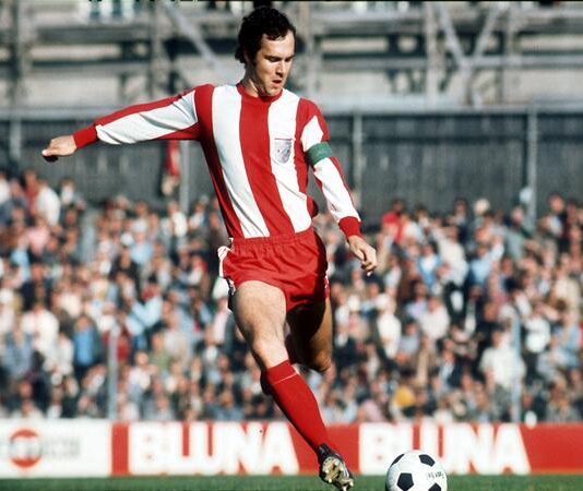 Khám phá những hậu vệ hay nhất thế giới mọi thời đại Những hậu vệ hay nhất thế giới mọi thời đại