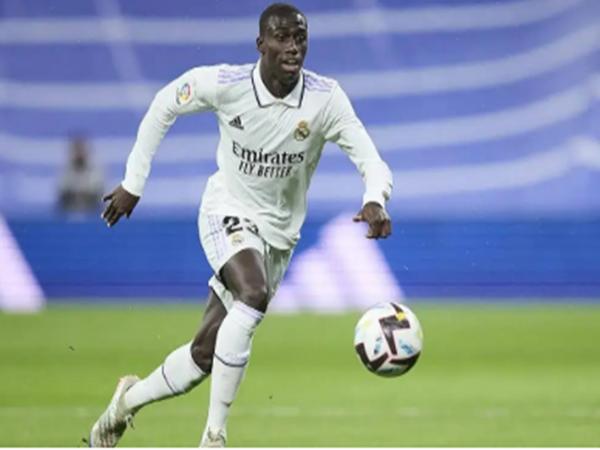 Tiêu chí của một hậu vệ trái hay nhất thế giới