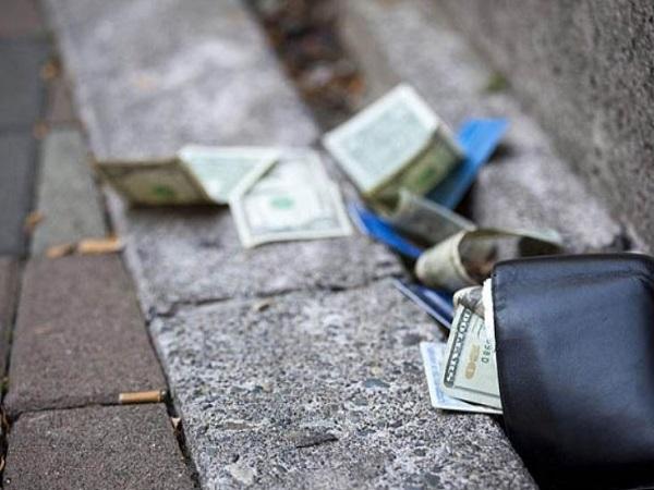 Chiêm bao thấy nhặt được tiền đô