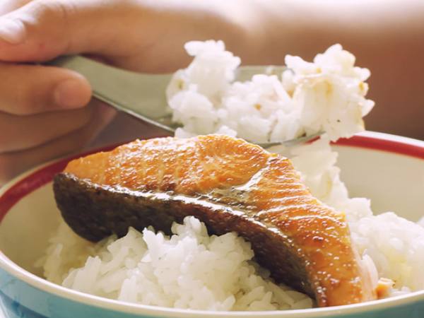 Nằm mơ thấy ăn cá là điềm tốt hay xấu, con số gì phúc lộc?