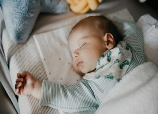 Mơ thấy em bé trai có điềm báo gì và gợi ý con số lộc phát mơ thấy em bé trai